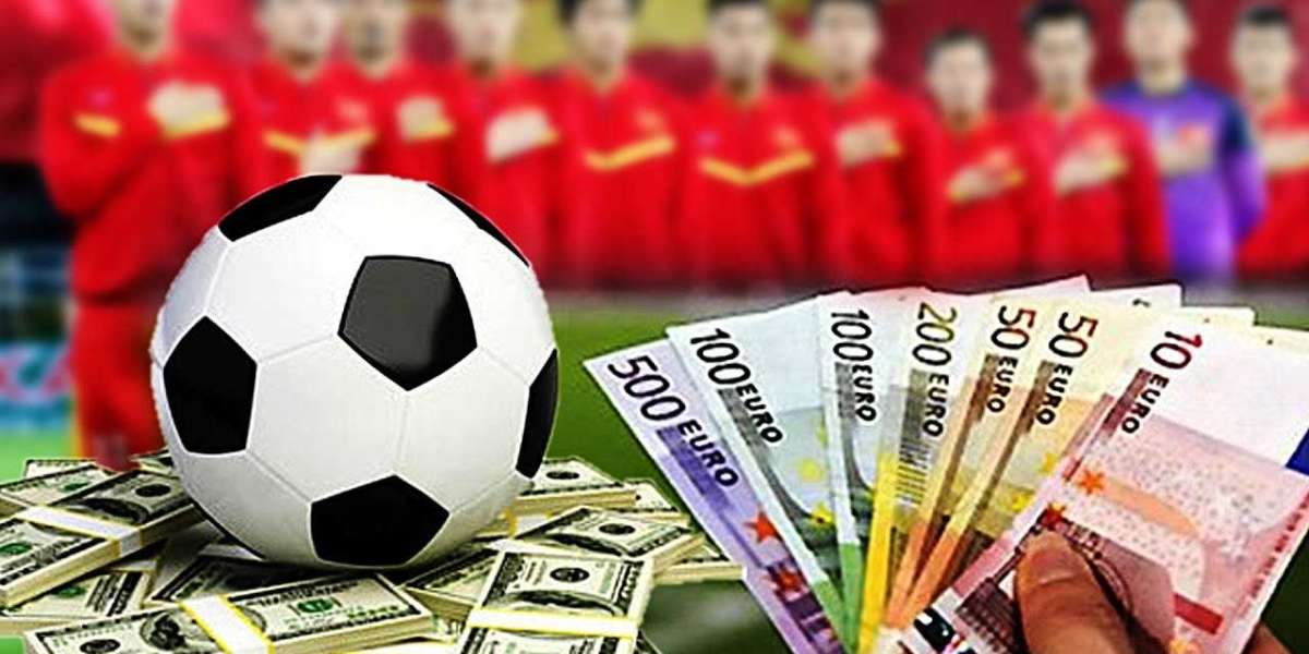 Winning Strategies: Synthesizing Expert Analysis of Premier League Odds