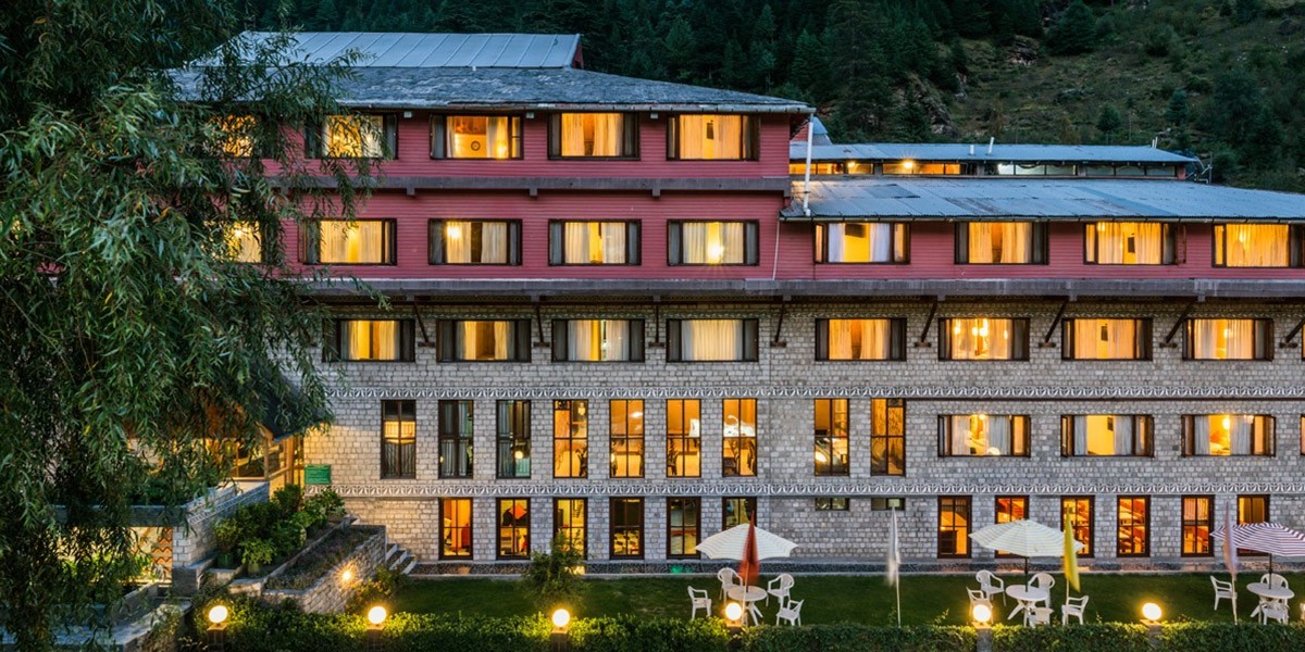 Comfort and Scenic Views at Luxury Hotels in Manali