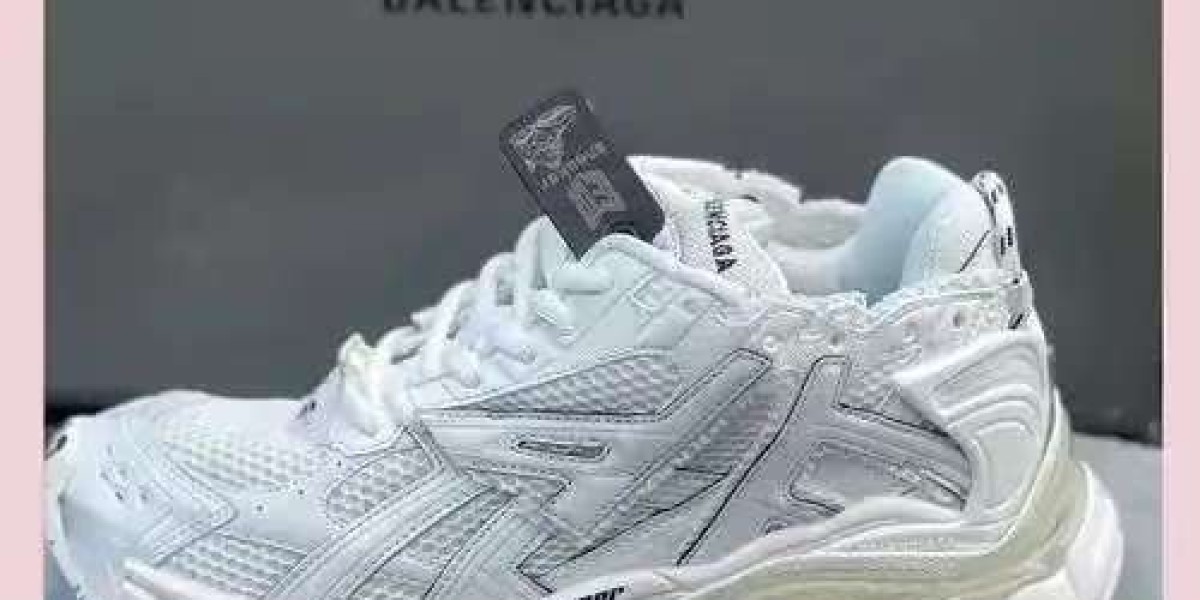 巴黎世家老爹鞋引領潮流｜經典 Balenciaga Triple S 全面解析
