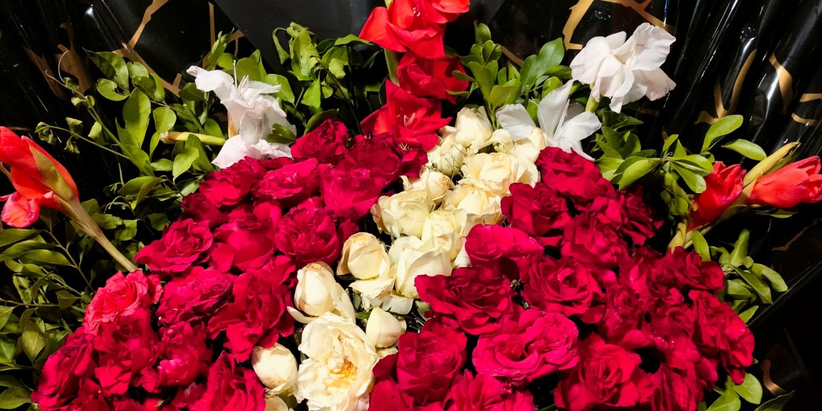 Flower Wala Faisalabad – Fresh Flower Bouquets & Same‑Day Gift Delivery Near You