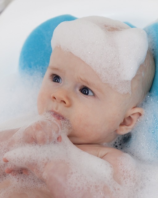 The Benefits of Using Baby Bath Seats and Bathers: A Parent’s Guide - Purejoy.pk