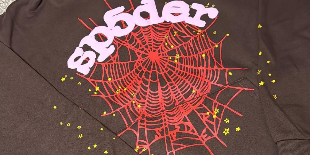 Oversized Spider Hoodie – Cozy Fashion Statement for All Seasons